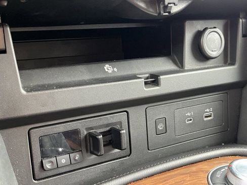 Used 2023 Nissan Armada SL w/ Captain's Chairs Package image 6