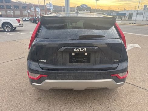 Used 2023 Kia Niro EX Touring image 5