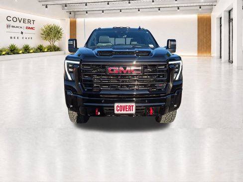 Used 2025 GMC Sierra 2500 AT4X AWD/4WD image 3