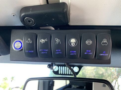 Used 2018 Jeep Wrangler Unlimited Sahara image 23