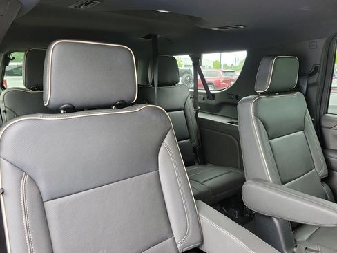 Used 2021 Chevrolet Suburban Z71 w/ Rear Media and Nav Package AWD/4WD image 35