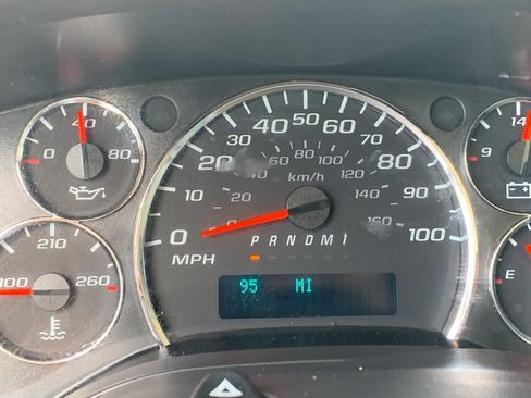 Used 2019 Chevrolet Express 3500 w/ Power Convenience Package RWD image 18