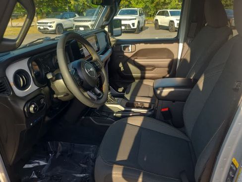 Used 2024 Jeep Wrangler Unlimited w/ Convenience Group AWD/4WD image 8