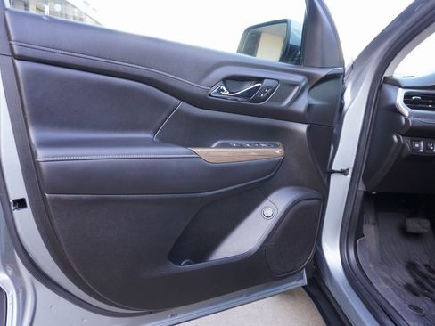 Used 2023 GMC Acadia SLE w/ Driver Convenience Package image 8