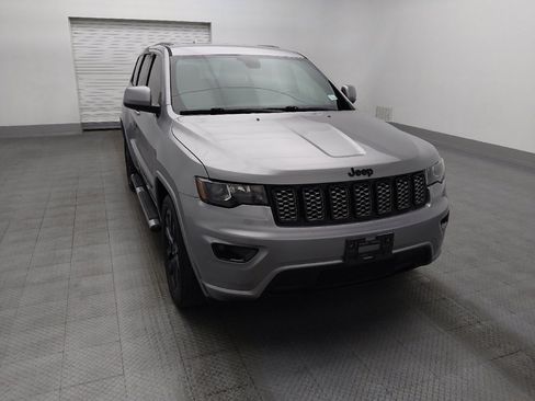 Used 2019 Jeep Grand Cherokee Altitude image 14