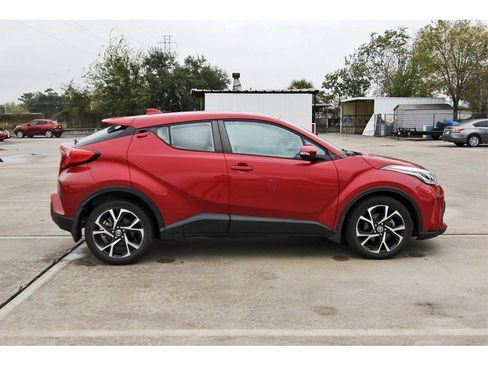 Used 2021 Toyota C-HR XLE image 5