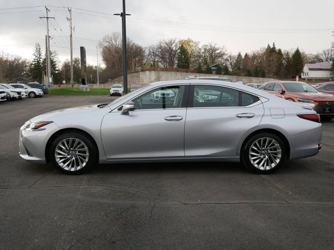 Used 2023 Lexus ES 300h Ultra Luxury w/ Accessory Package (Z2) image 3