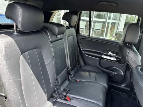 Used 2022 Mercedes-Benz GLB 250 w/ Premium Package Lite image 10