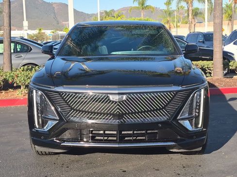Used 2024 Cadillac Lyriq Tech RWD image 3
