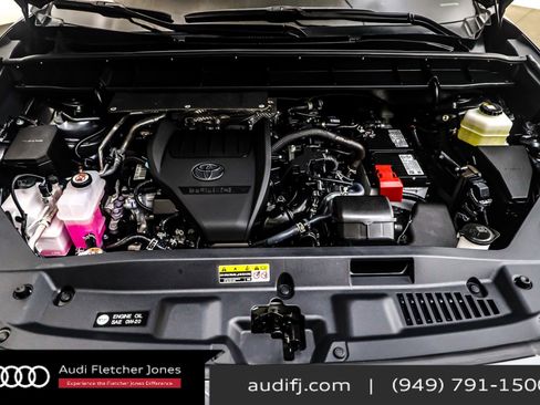 Used 2025 Toyota Highlander XLE image 12