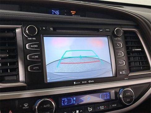 Used 2017 Toyota Highlander XLE w/ Carpet Mat Package image 31