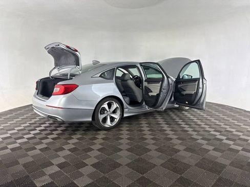 Used 2018 Honda Accord Touring image 17