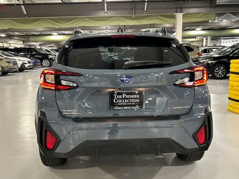 Used 2025 Subaru Crosstrek 2.0i Premium image 3