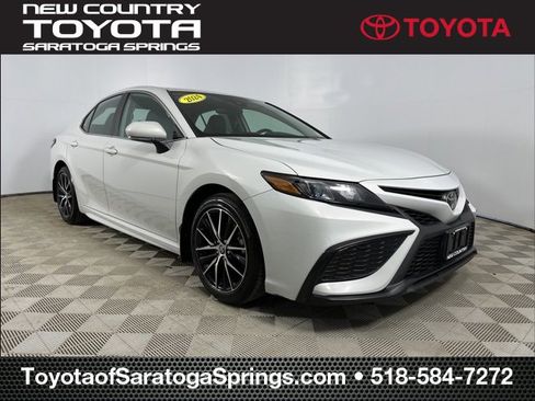 Used 2024 Toyota Camry SE image 1