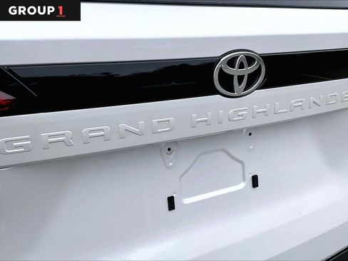 Used 2024 Toyota Grand Highlander AWD image 33