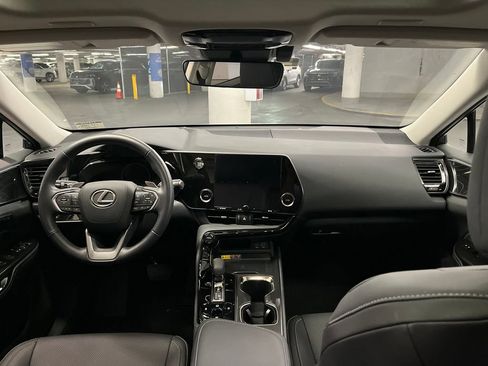 Used 2025 Lexus NX 250 FWD w/ Premium Package image 6
