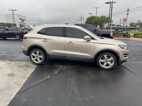Used 2017 Lincoln MKC Premiere FWD image 4