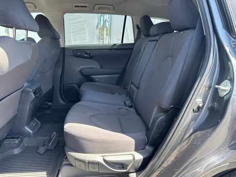 Used 2020 Toyota Highlander L AWD/4WD image 9