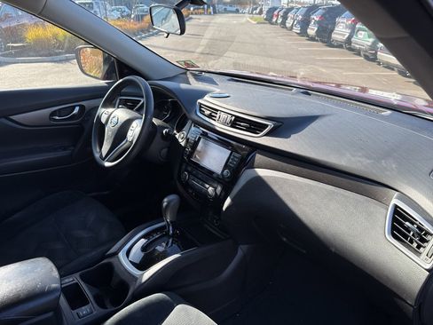 Used 2016 Nissan Rogue SV w/ SV Premium Package image 14