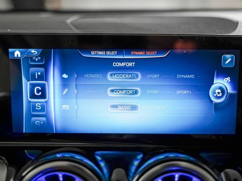 New 2026 Mercedes-Benz GLB 35 AMG AMG 35 4MATIC image 20