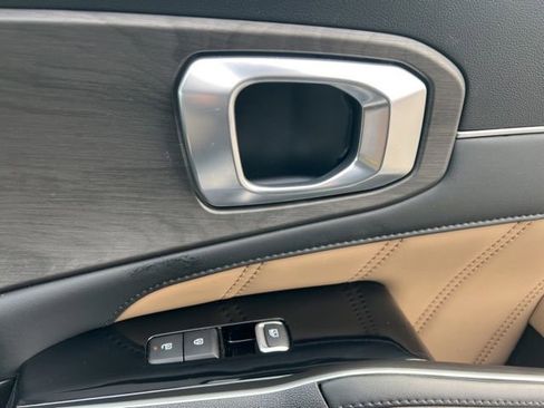 Certified 2025 Kia Sorento SX Prestige w/ Olive Brown Leather Package image 43