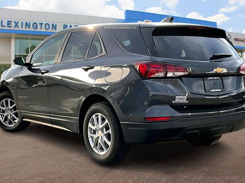 Used 2022 Chevrolet Equinox LS w/ LS Convenience Package image 2