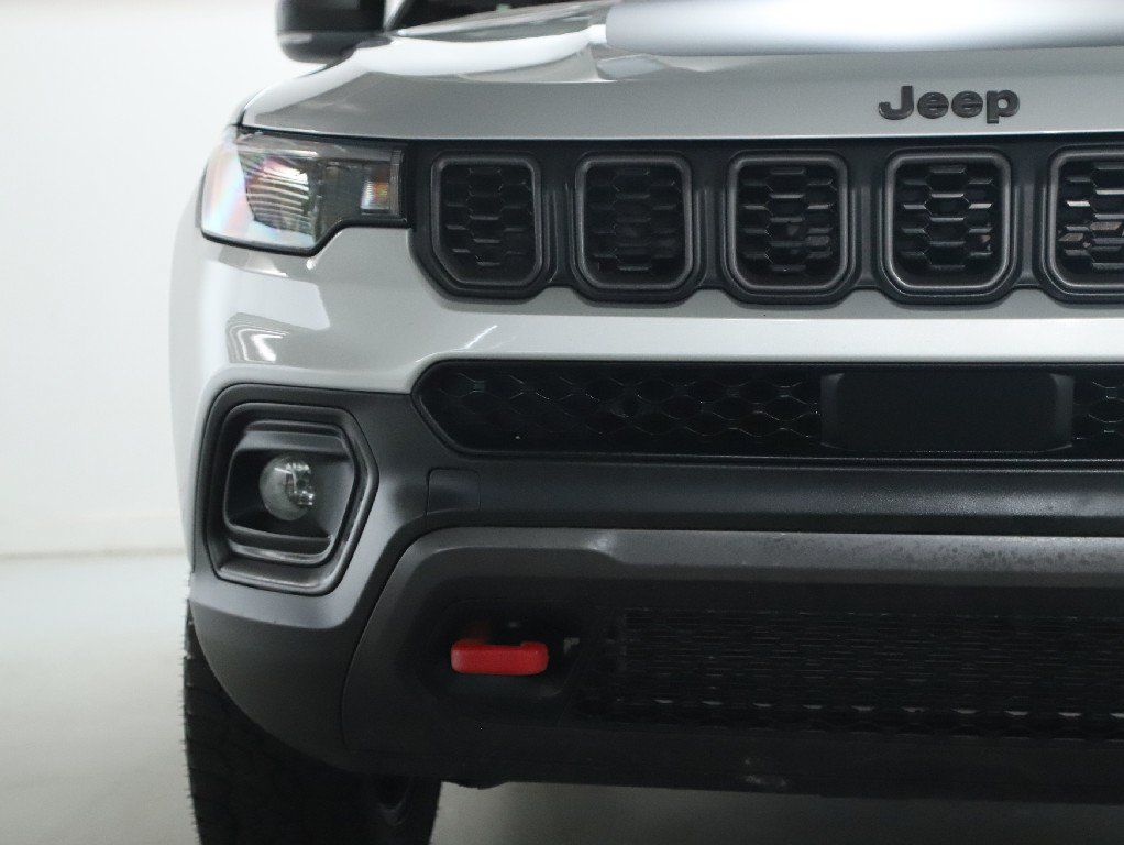 Used 2025 Jeep Compass Trailhawk AWD/4WD image 6