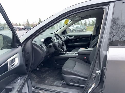 Used 2019 Nissan Pathfinder SV image 6