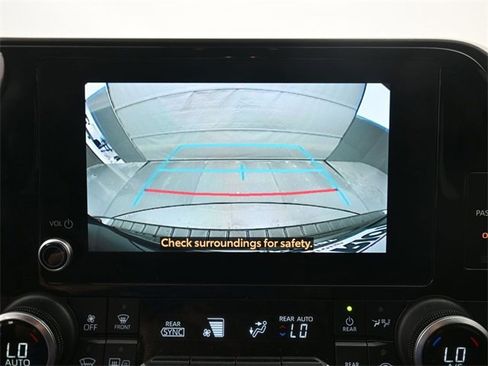 Used 2023 Toyota Highlander LE image 23