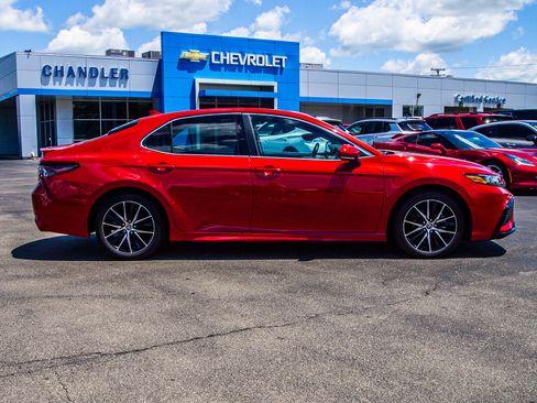 Used 2023 Toyota Camry SE w/ Cold Weather Package FWD image 8