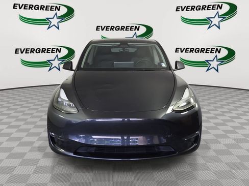 Used 2024 Tesla Model Y Long Range AWD/4WD image 2