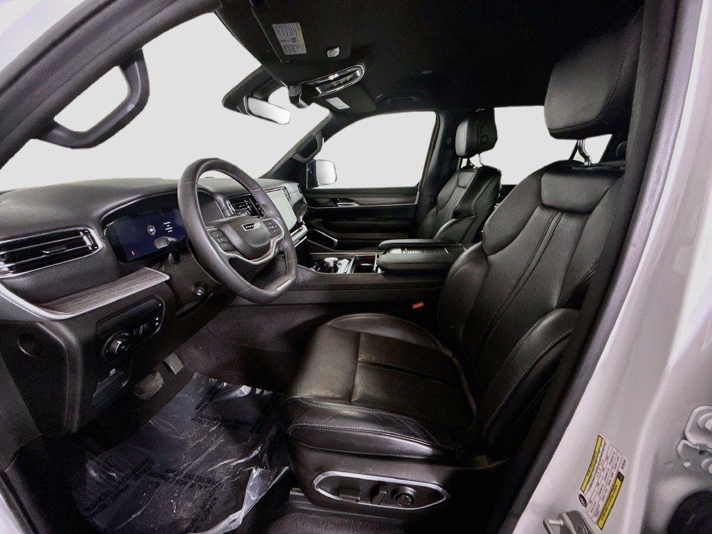 Used 2024 Jeep Wagoneer Series II w/ Flexible Seating Group RWD image 21