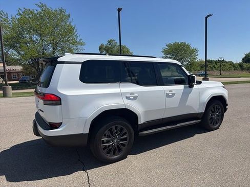 Used 2025 Lexus GX 550 w/ Cold Area Package AWD/4WD image 16