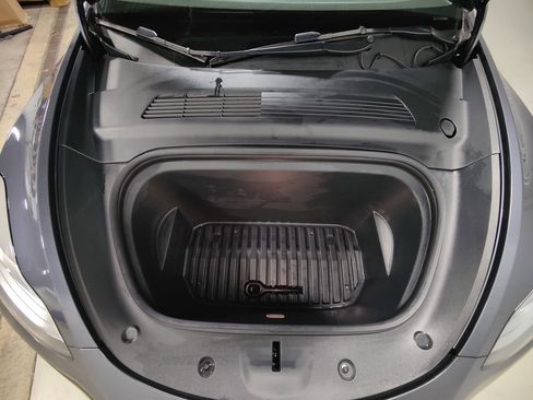 Used 2021 Tesla Model Y Long Range image 4