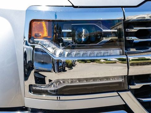 Used 2018 Chevrolet Silverado 1500 LTZ AWD/4WD image 8
