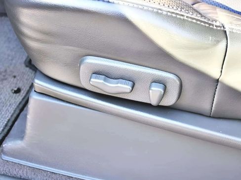 Used 2006 Nissan Pathfinder SE w/ (P01) Se Premium Pkg image 9