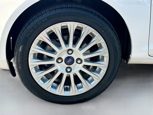 Used 2016 Ford Fiesta Titanium FWD image 31