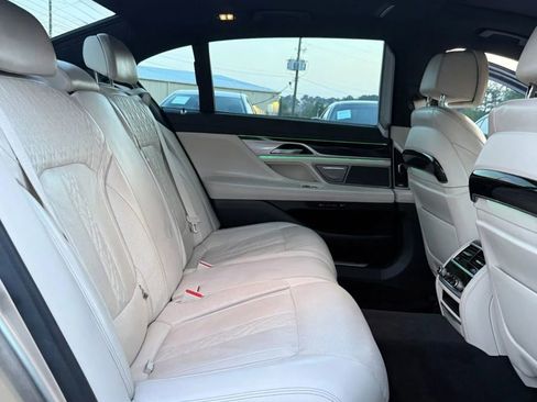 Used 2022 BMW 740i w/ Luxury Rear Seating Package RWD image 22