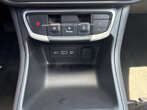 Used 2024 GMC Terrain SLE AWD/4WD image 28