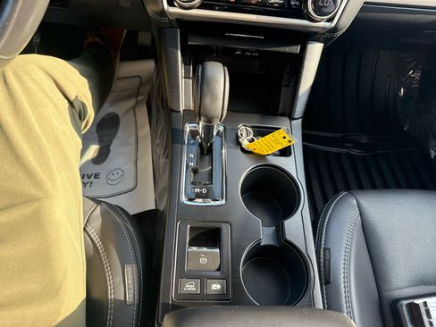 Used 2019 Subaru Outback 2.5i Limited AWD/4WD image 25