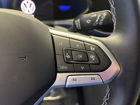 Certified 2023 Volkswagen Taos SE w/ Panoramic Sunroof Package FWD image 16
