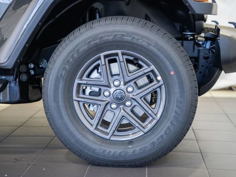 New 2026 Jeep Gladiator Sport AWD/4WD image 18