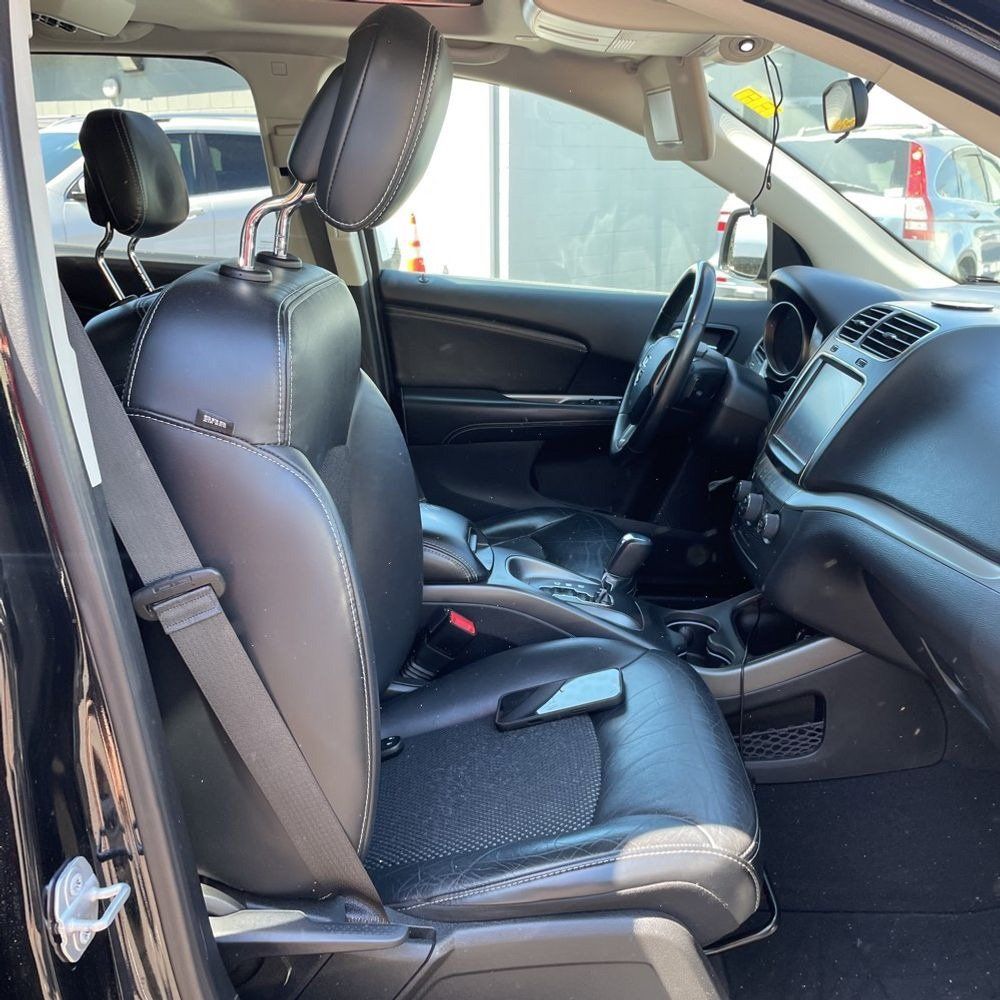 Used 2018 Dodge Journey Crossroad w/ Nav & Sun Group FWD image 6