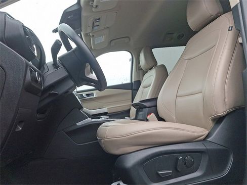 Used 2023 Ford Explorer XLT w/ Equipment Group 202A image 14