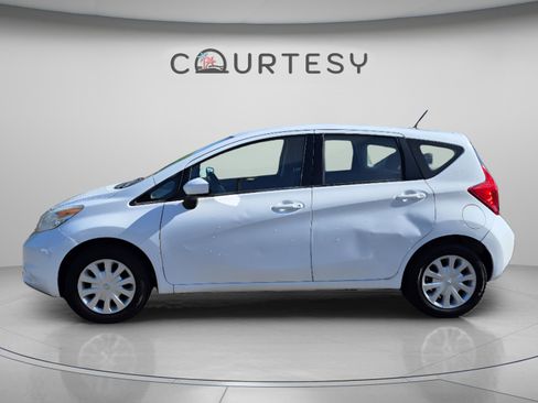Used 2016 Nissan Versa Note SV FWD image 2