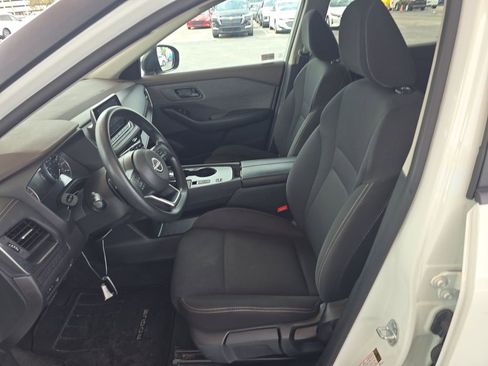 Used 2023 Nissan Rogue S image 6
