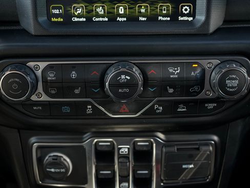 Used 2022 Jeep Wrangler Unlimited Sahara w/ Cold Weather Group image 20