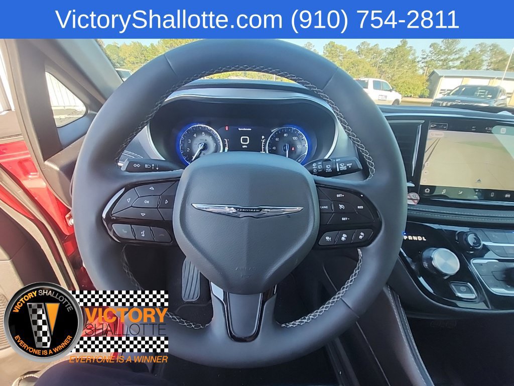 Used 2025 Chrysler Pacifica Limited FWD image 13