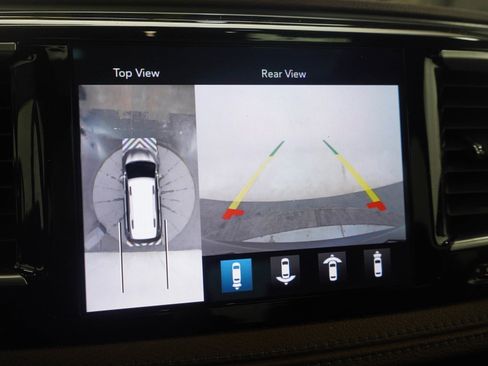 Used 2019 Chrysler Pacifica Limited image 31