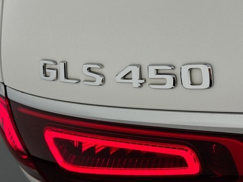 Used 2022 Mercedes-Benz GLS 450 4MATIC image 10
